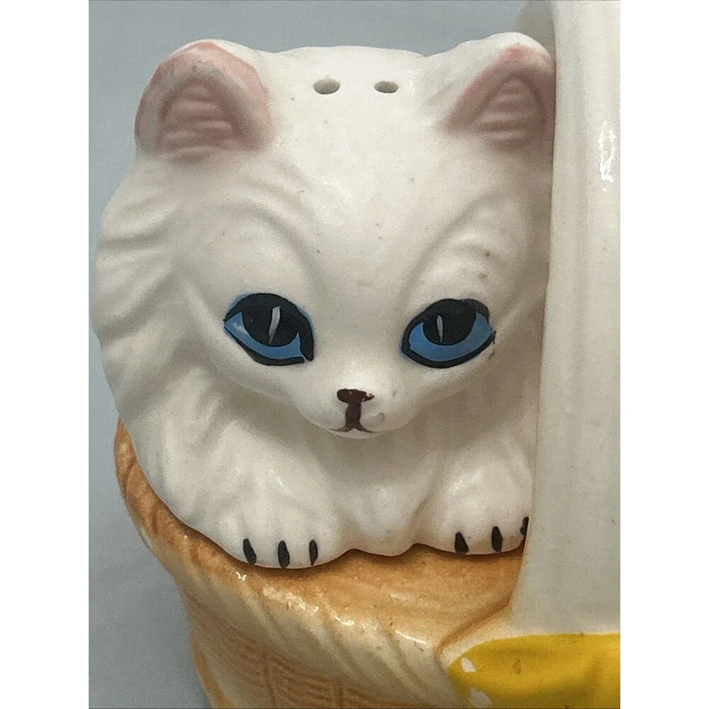 Vintage Ceramic White Cats in Basket Salt Pepper Shaker Set Japan